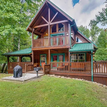 Gatlinburg Getaway Private Hot Tub And Fireplace!